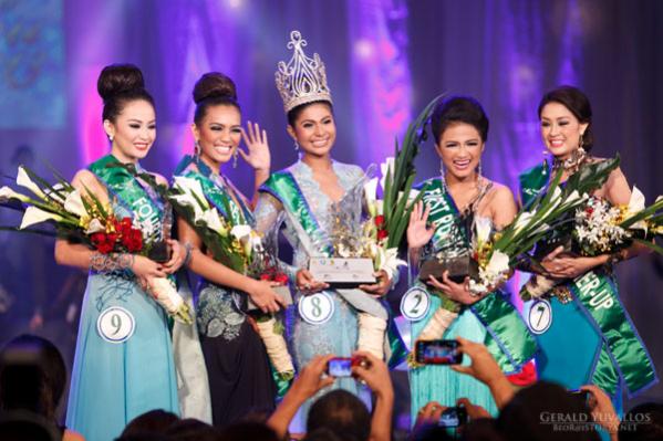 Miss Cebu 2013 and her court